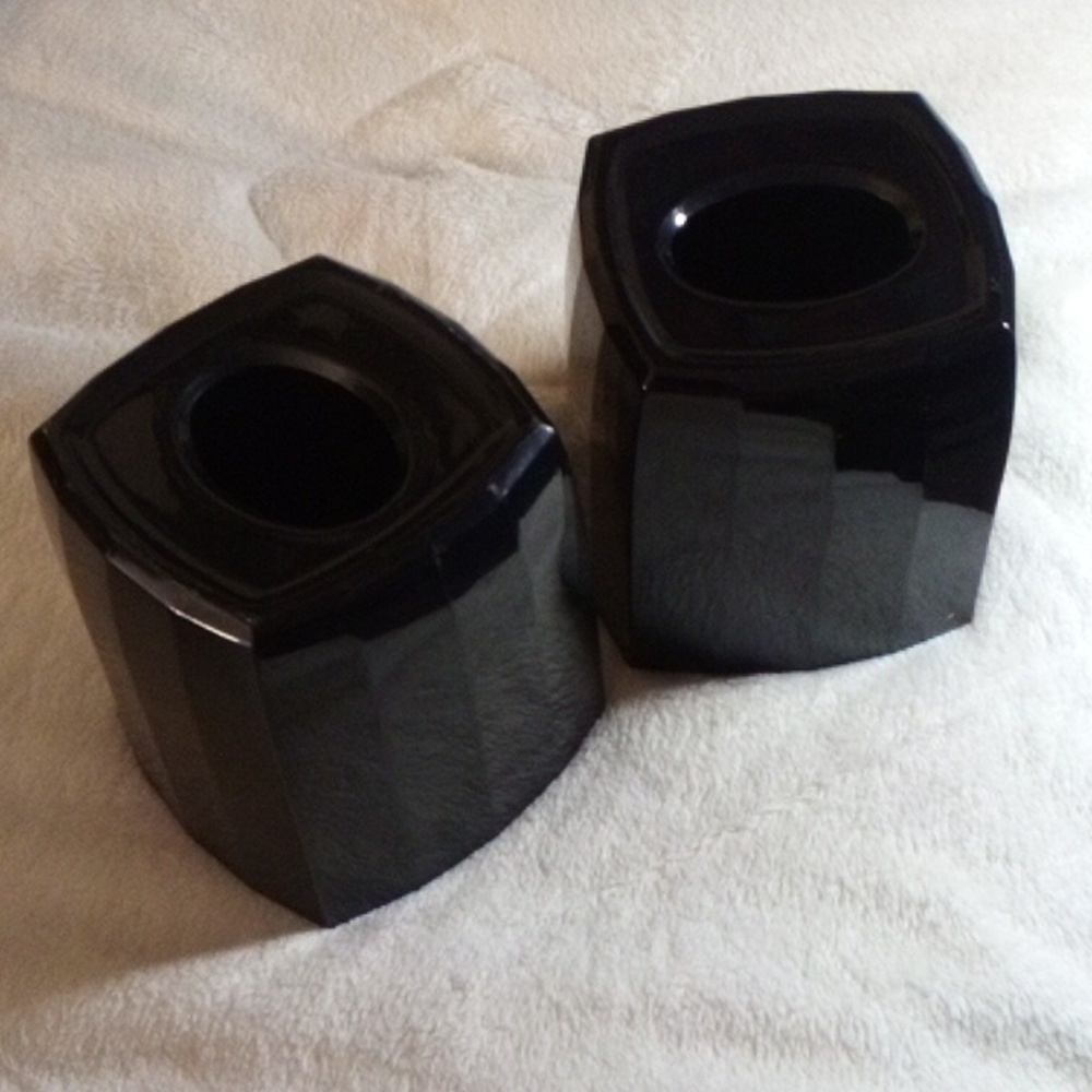2 MATCHING TISSUE HOLDERS IN BLACK EUC